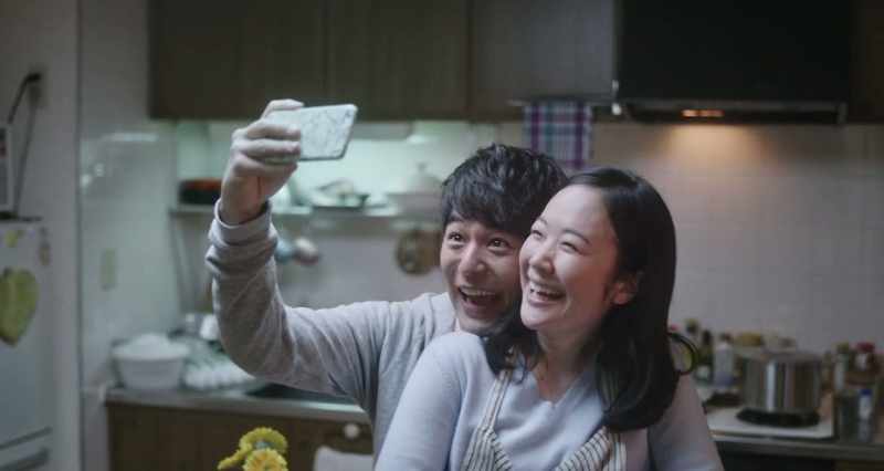 I'm taking the shot, oh, mom laughs!