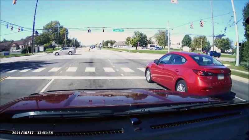 In indianapolis, an suv approaches a red light