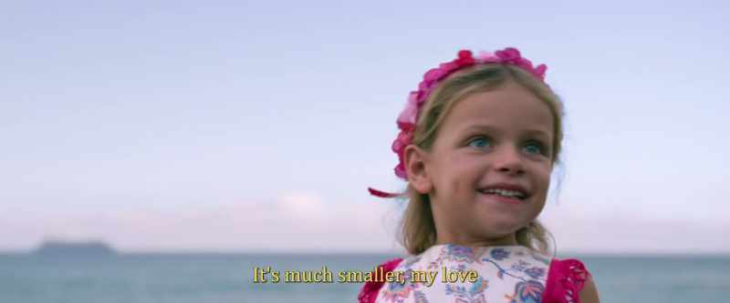 [in Spanish] It's much smaller, my love. It's a helicopter