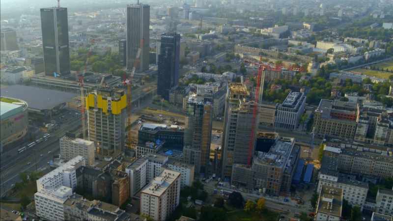 In the center sits a roughly 18,000-square meter construction site
