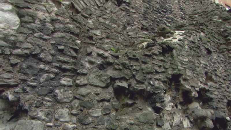 In the next few centuries, great walled cities