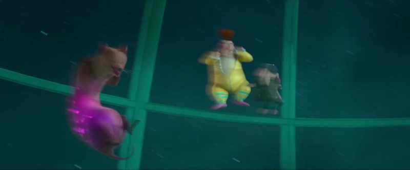 In the right ring, we have a pig versus a lunatic!