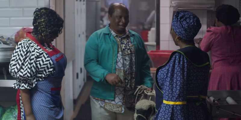 [in Tswana] It's alive! -[in Tswana] Don't worry, Dini