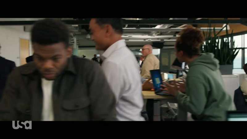 �� ♪ ‐(indistinct chatter) ‐(Nash chuckles)