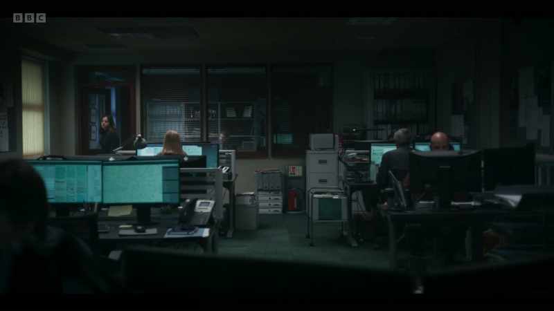 (indistinct chatter) -(telephone ringing)