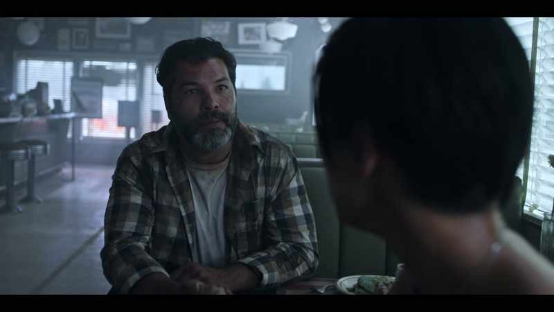 [indistinct conversation between Phil, Manny and Carmen]