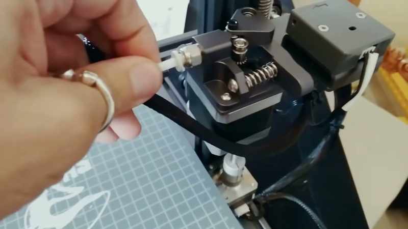 Insert the filament guide here