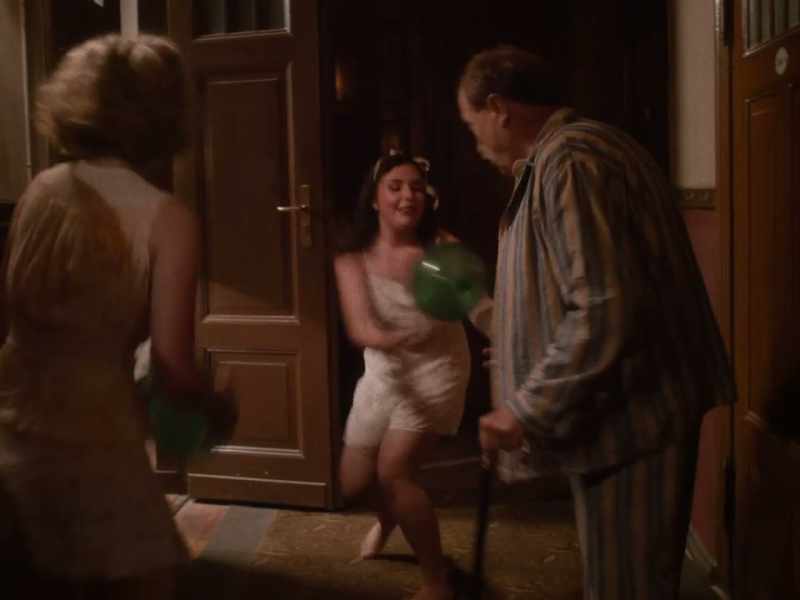 Inside! - Tröger sent the girls into his seraglio