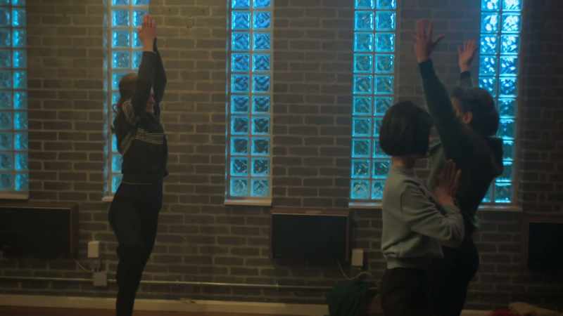 INSTRUCTOR: And into the tree pose