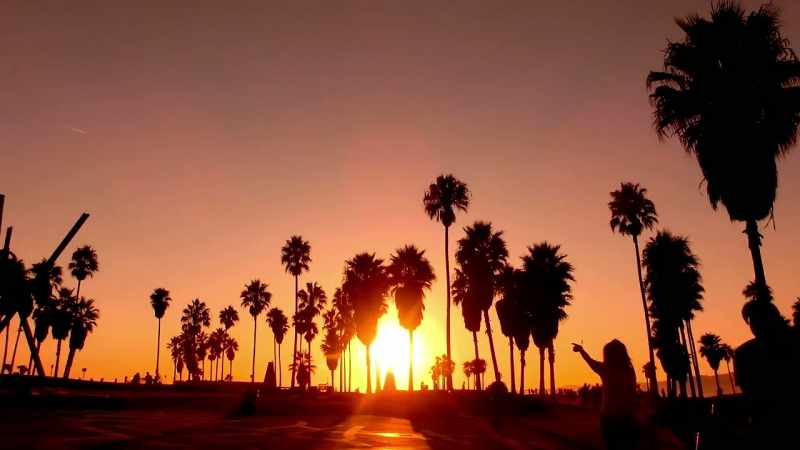 [instrumental music]