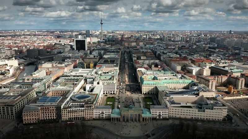 Intense street warfare breaks out across Berlin