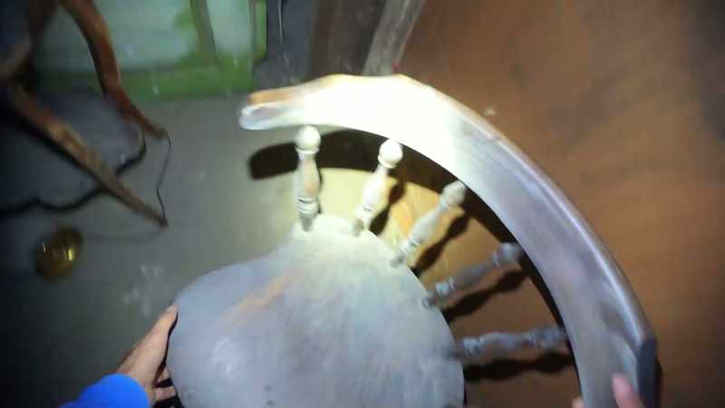 Internet, say a prayer this chair doesn't break