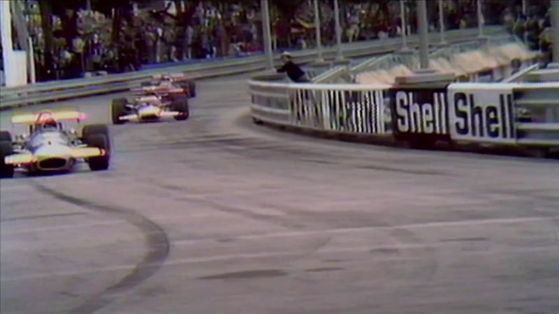 Into the hairpin, there they go