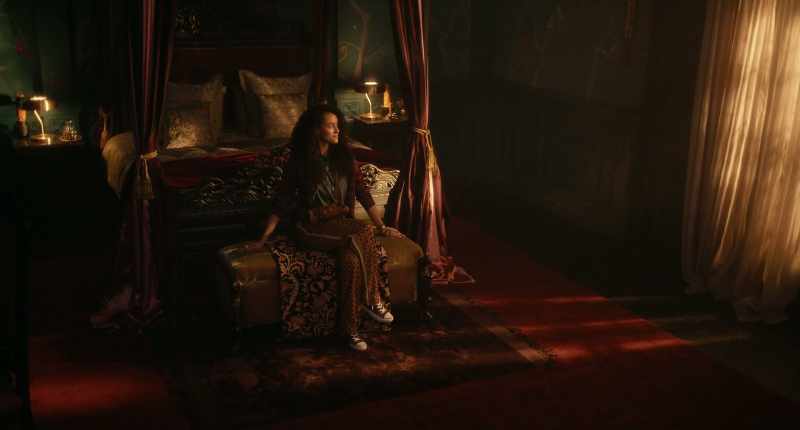 Is that a four-poster bed?
