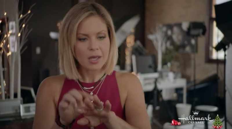 Is, is this a wedding ring?