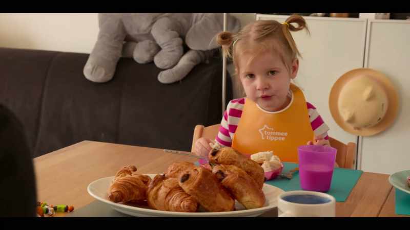 Is it nice? What are you going to eat first? The bread?