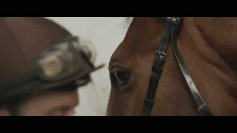 Is it noticeable the comparison between horse and rider?