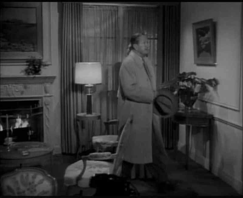 Is this the bedroom? - Yes, but there's nobody in there