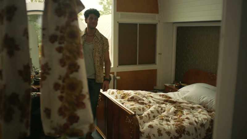 Is that you? - Yes, with Sasha, from next door
