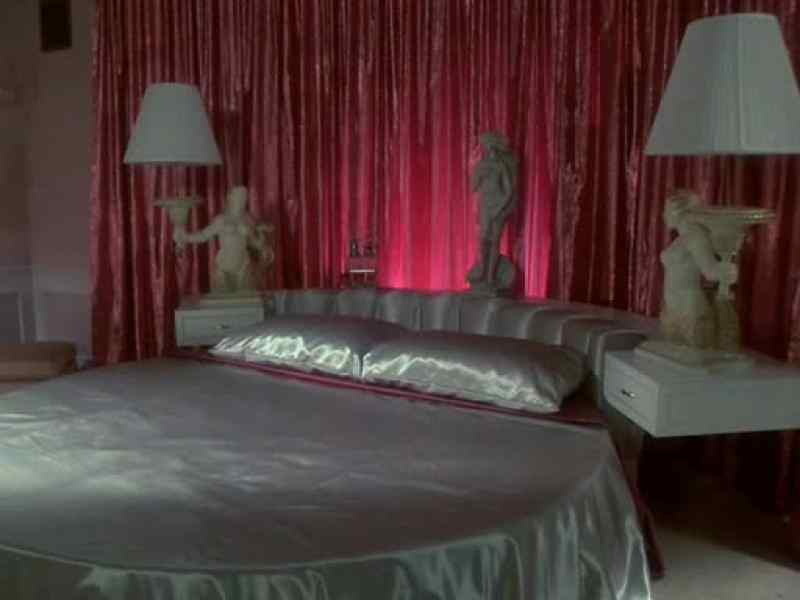 Isn't this romantic? - It's disgusting
