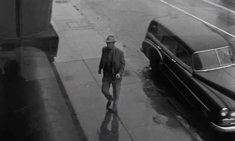 It was 9:20 when he arrived at Mike's apartment