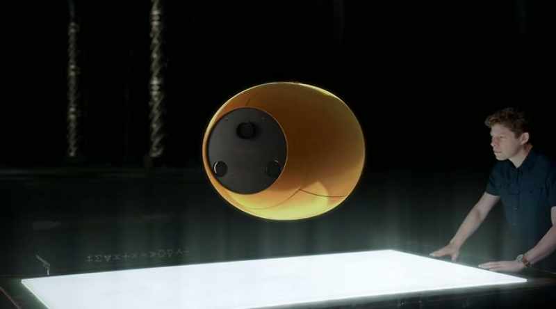 It has a glass globe, a filament