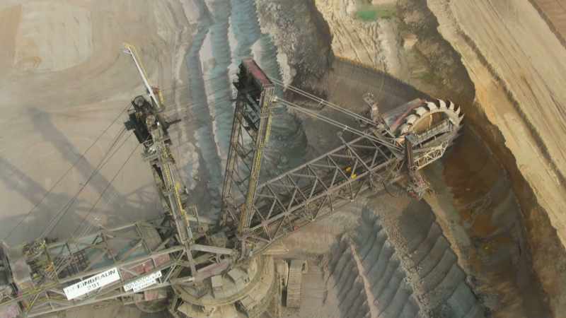It can shift 166 tons of material a minute