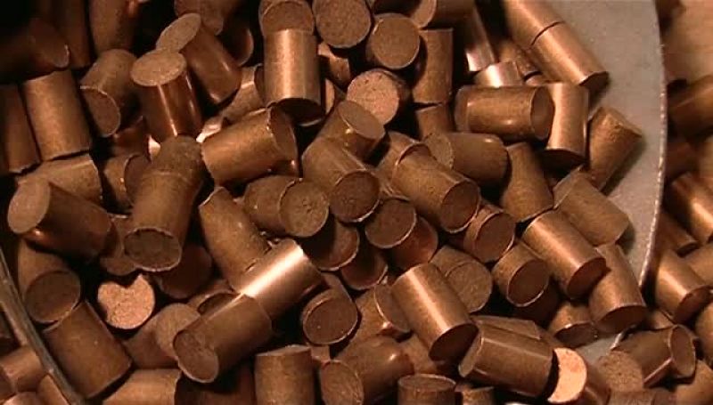 IT COMPRESS THE GRANULES INTO CYLINDRICAL PELLETS