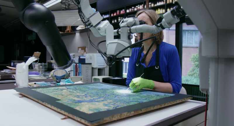 It is essential that the canvas is not damaged by moving