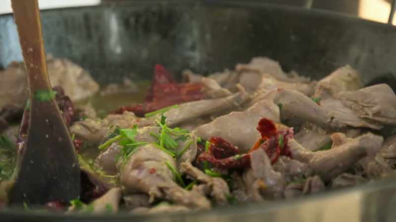 It needs to simmer like this for at least an hour