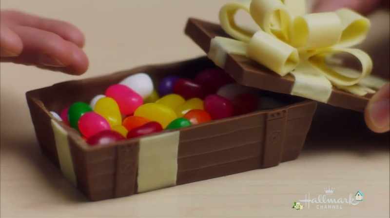 It opens up, revealing a small treasure of candy inside