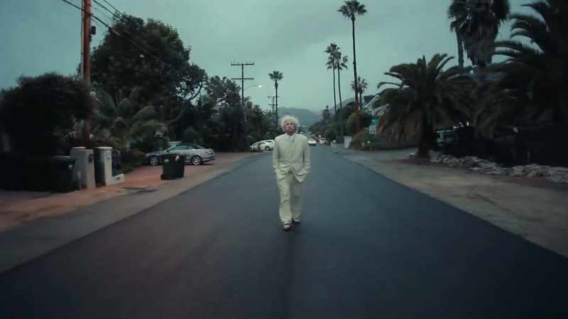 �� It’s getting dark, too dark to see ♪
