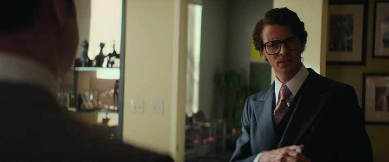 It simply does not represent the film. It doesn't create mystery or intrigue