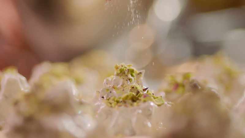 It won't lose its sparkle in the oven, not one bit