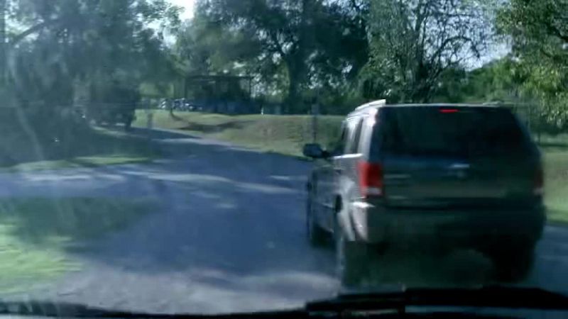 It's a 2007 black Jeep. License plates have been removed
