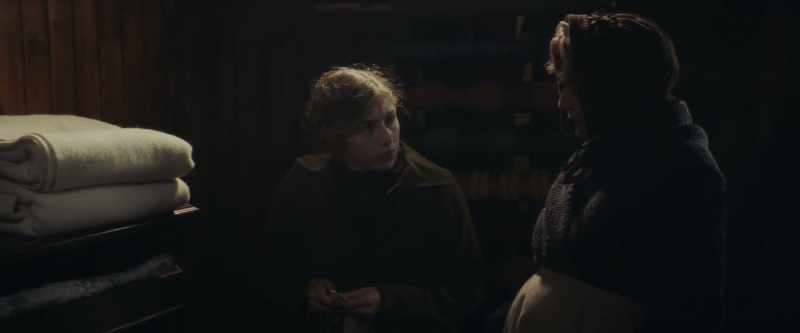 It's a bit hot to be wearing an overcoat, isn't it, dear?