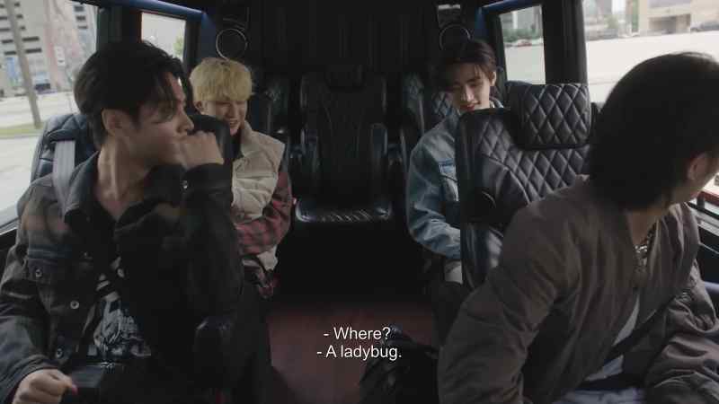 It's a bug. - [Sunoo speaking Korean]