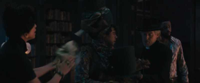 It's a full moon. Crump has all his powers! - Harriet, start the banishment
