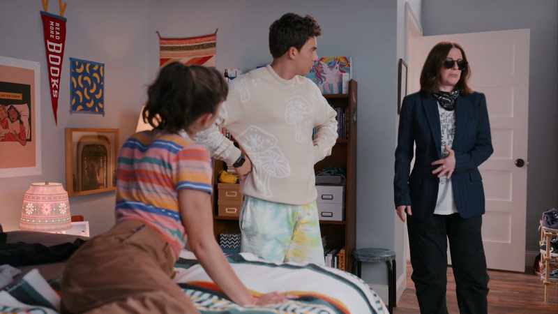 It's a structured blazer. Everybody quit tripping