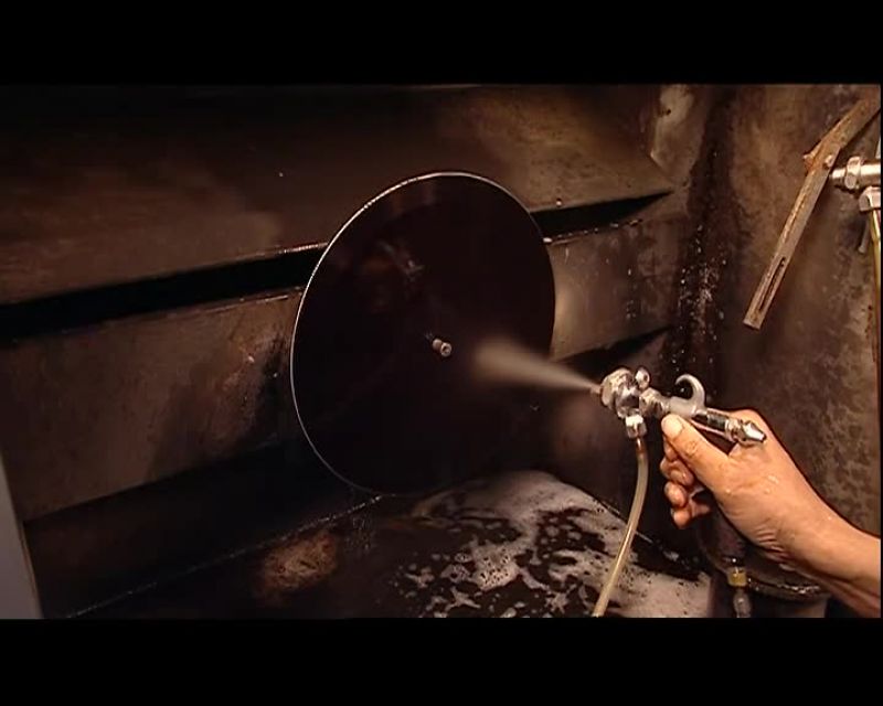 IT'S A SYSTEM OF METAL TUBES AND PLATES