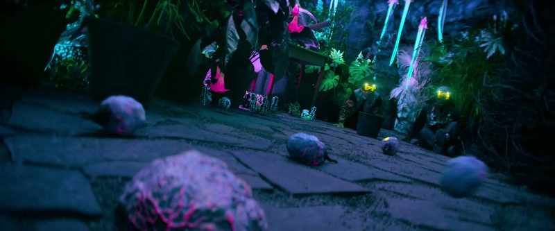 It's cutting down the Shredder eggs! Stomp on them!