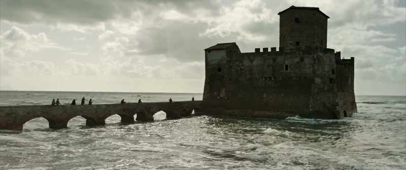 It's dangerous! There is the rough sea! Come back!