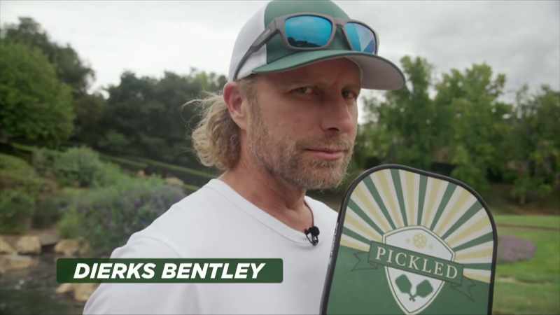 IT'S DIERKS BENTLEY