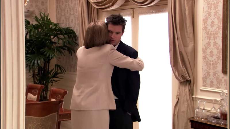 It's going to be all right Why are you squeezing me with your body