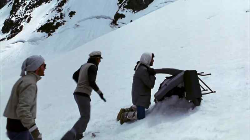 It's heavy. Help me!