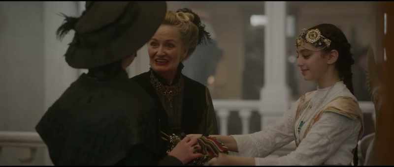 It's just an old handbag. - Do you mind if I