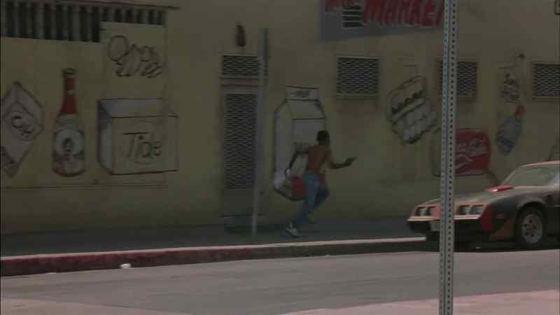 It's just another cluckhead robbing a store