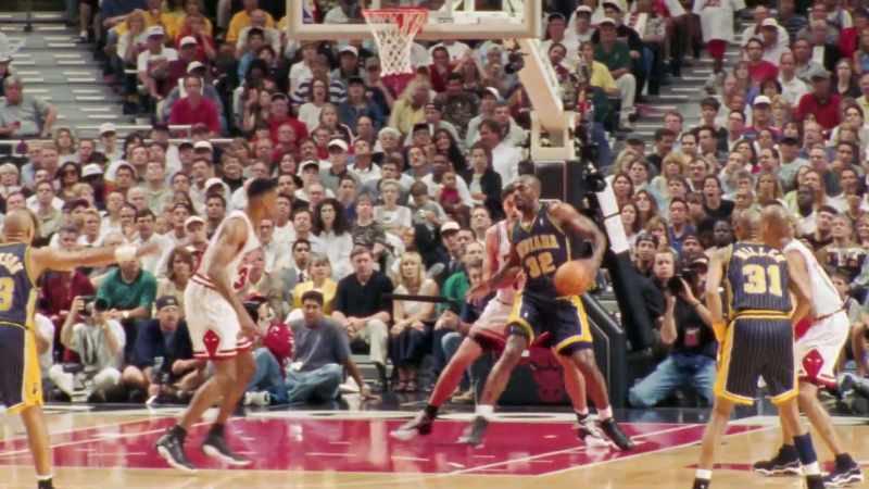 It's Kukoc alone on him. Harper comes on the double