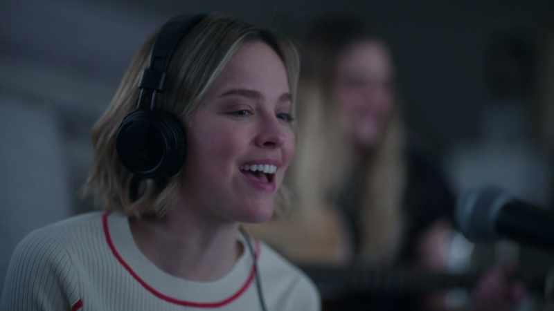�� It's Maggie Bloom, here to chat ♪