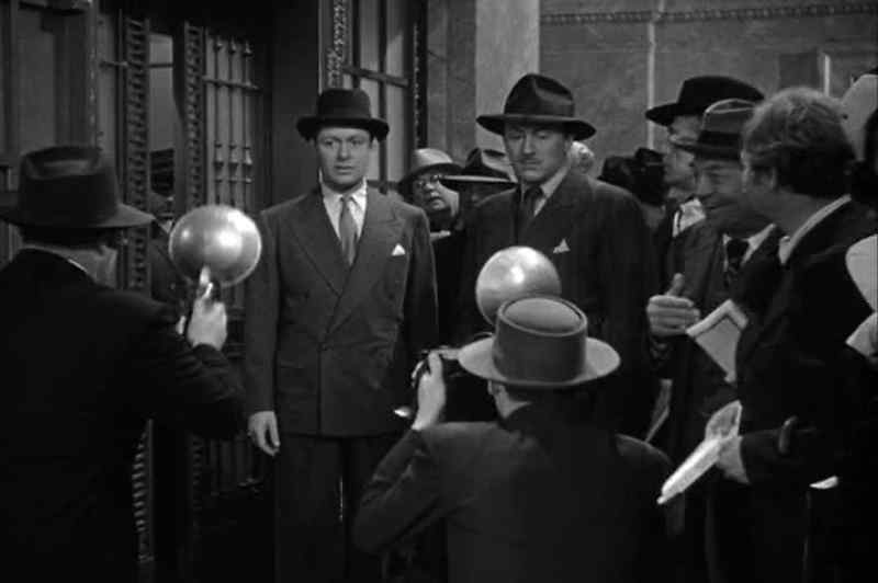 It's practically a stampede. - Hold it, Mr. Farnsworth